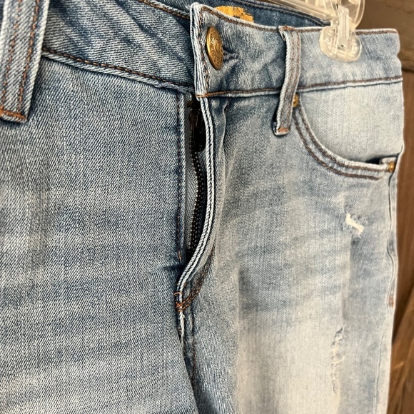 Seven7 Distressed Denim Weekend Fray Hem Mid Rise Short Size 4 EUC - Picture 3 of 9